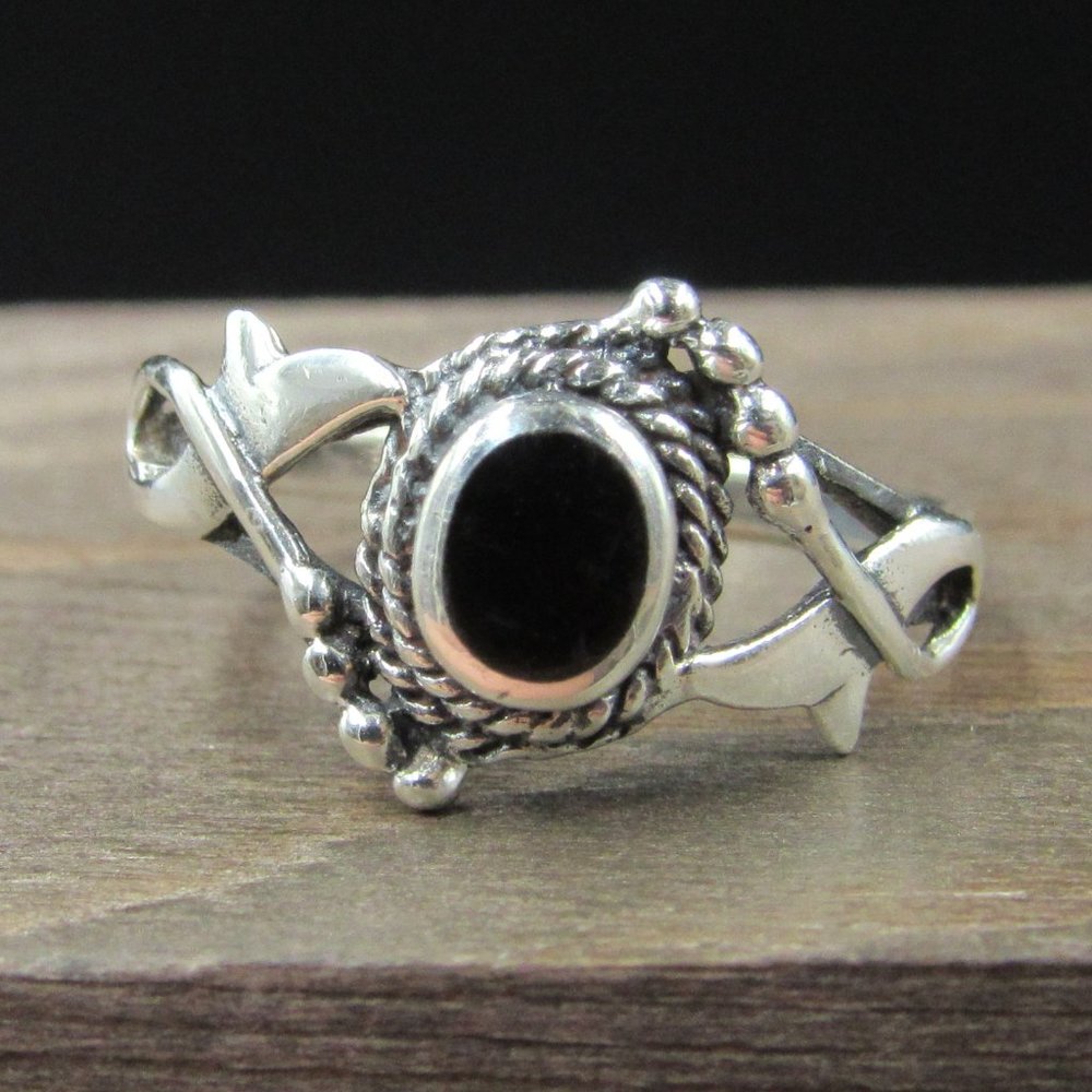 Size 6.75 Sterling Silver Fancy Design Black Inlay Band Ring Vintage - Picture 1 of 7